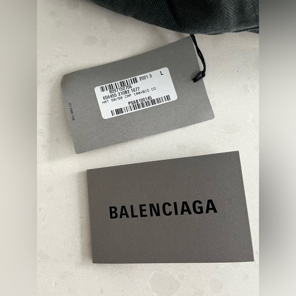 Balenciaga 50/50 Black and White Baseball Cap - Picture 8 of 8